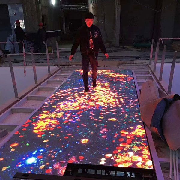 P5室內高清LED地磚屏